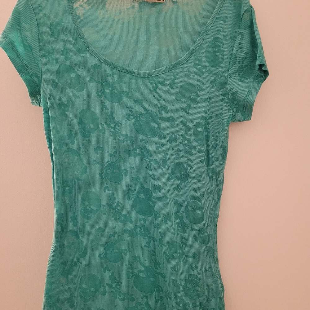Ladies skull shirt
